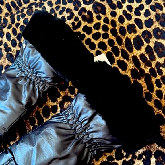 Brand New UGG Water Resistant Smart Touchscreen Black Gloves w/ Genuine Leather - Picture 6 of 16